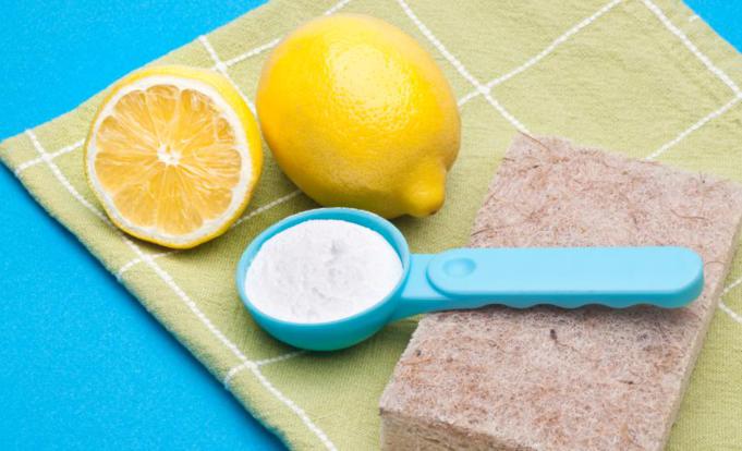 Limpieza natural con limones y bicarbonato de sodio