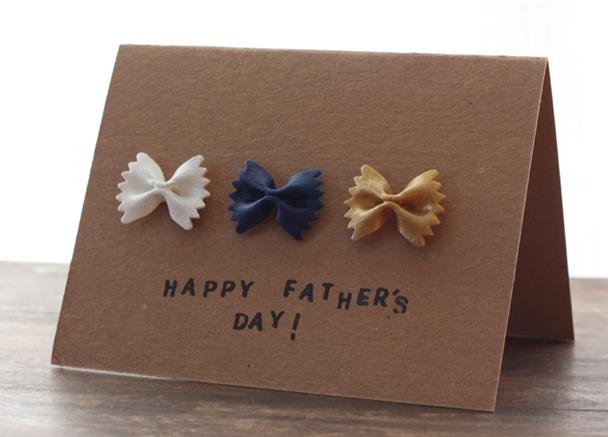 Foto: http://thegoldjellybean.com/wp-content/uploads/2012/05/Fathers-Day-Cards_0002_bow-ties-card.jpg