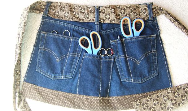Foto: http://cashstrappedcrafting.blogspot.it/2009/04/jeans-sewing-apron.html