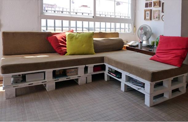 Foto: http://media.scraphacker.com/2011/11/pallet-sofa-after.jpg