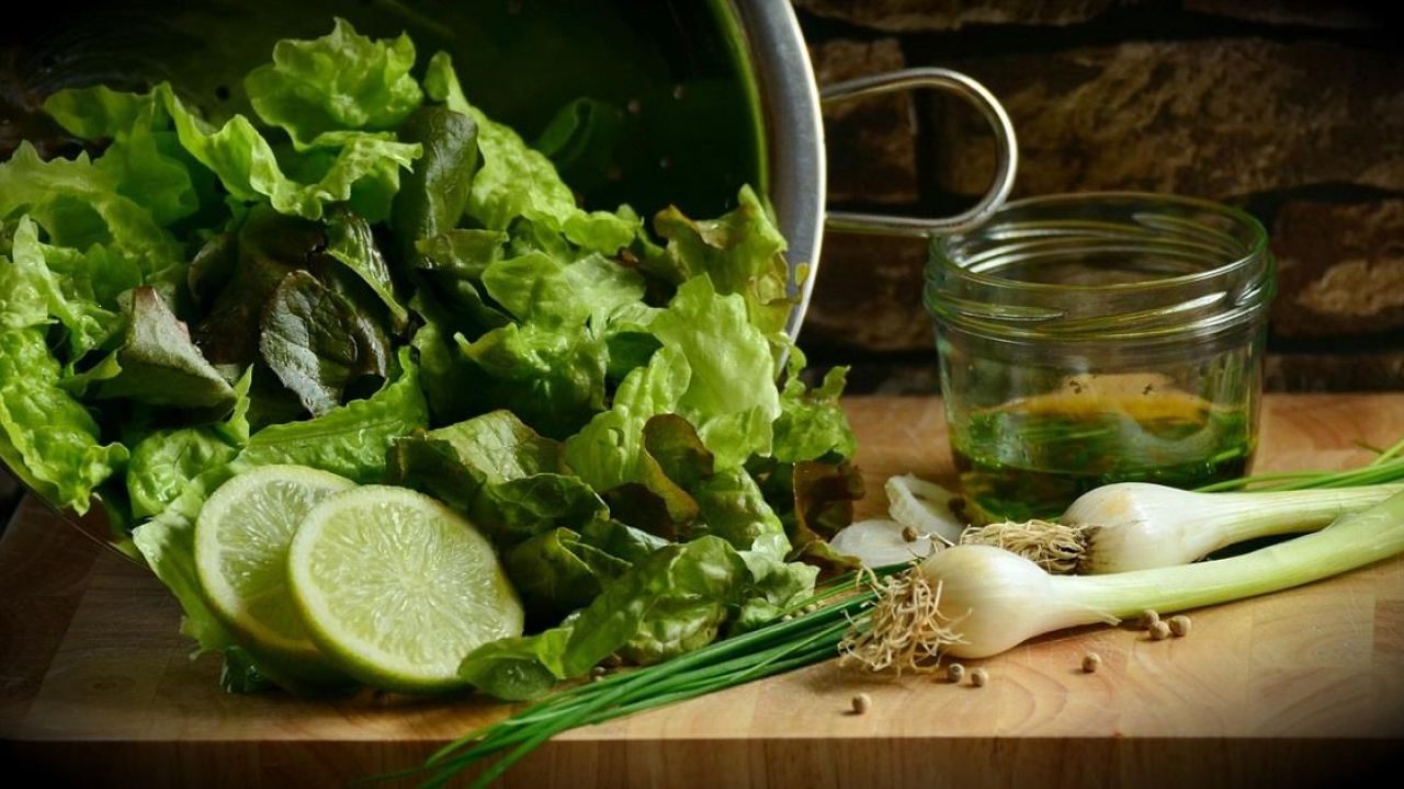 Come coltivare in casa le verdure dagli scarti