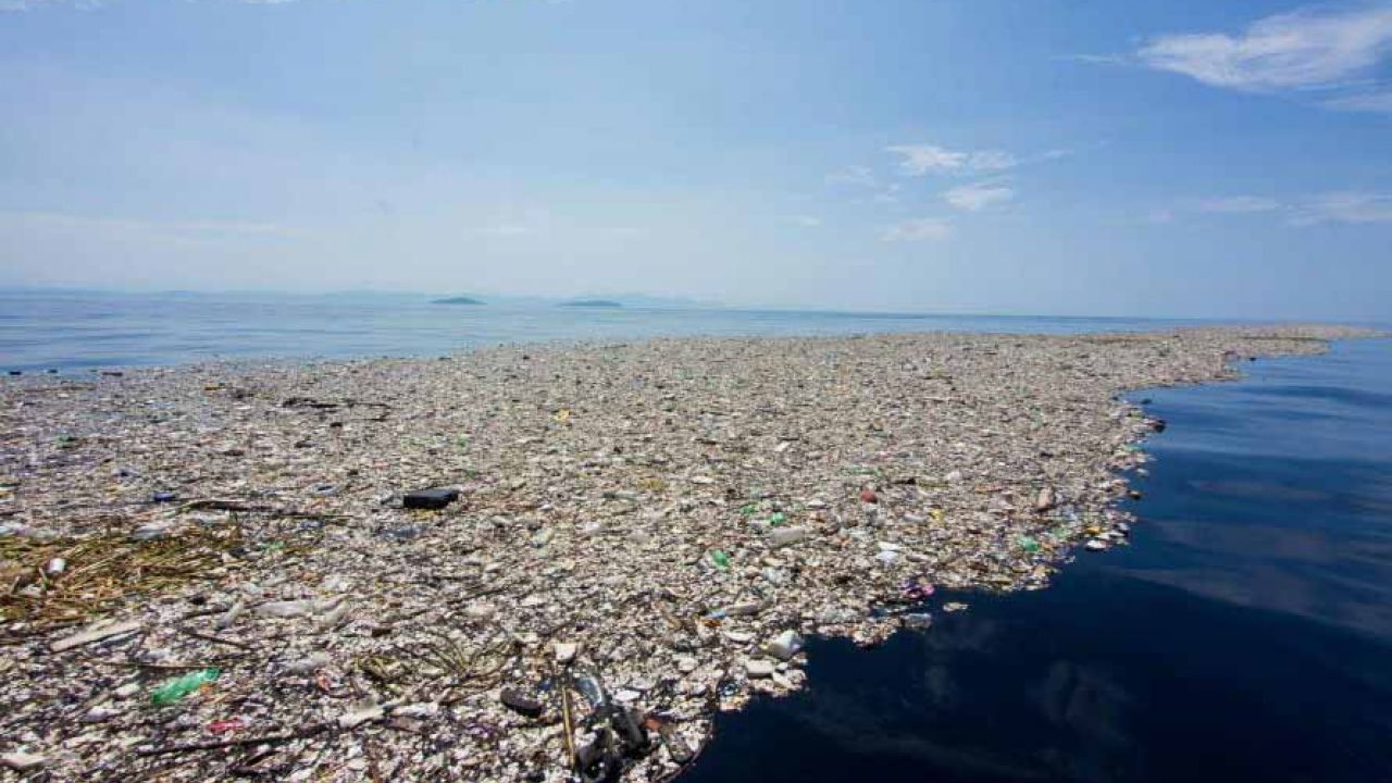 pulizia degli oceani isola di plastica