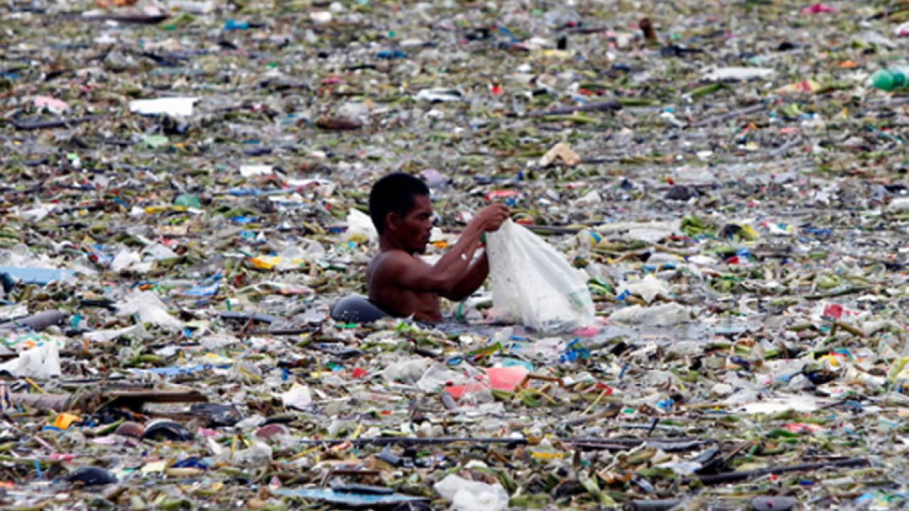 rifiuti di plastica