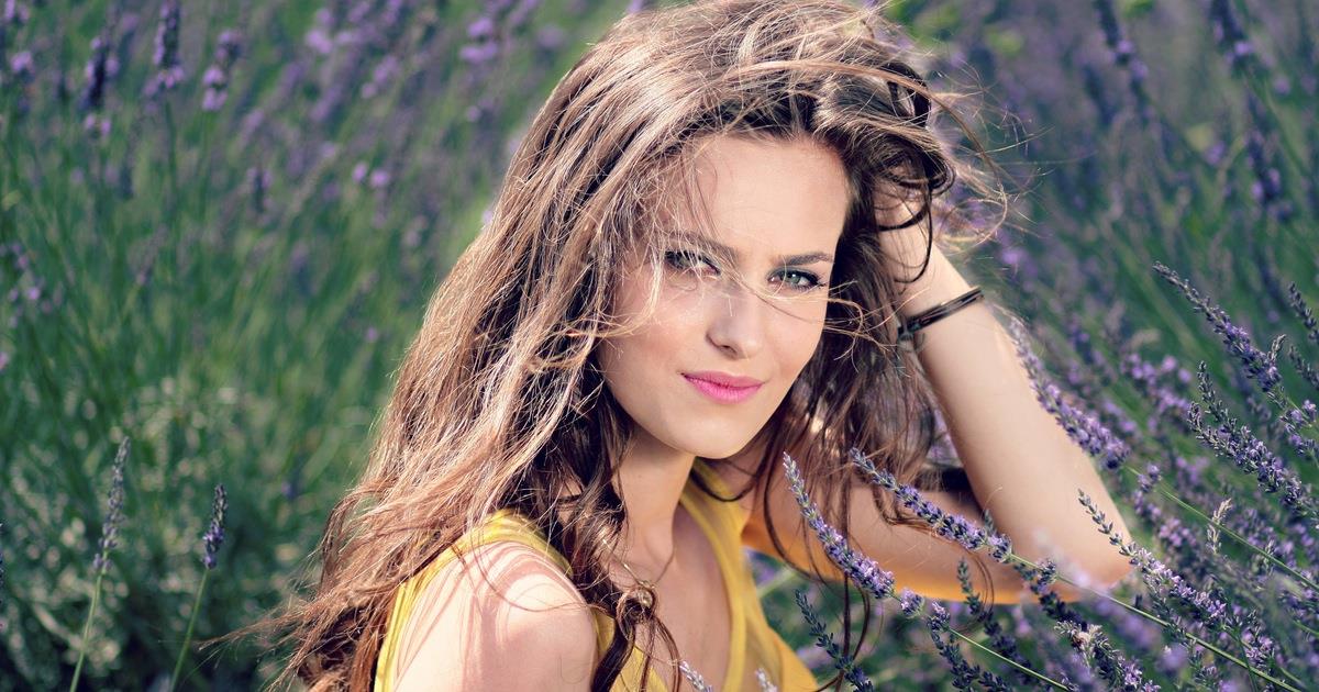 Avon di lozione di capelli di Stazione termale con inumidimento di paradiso di olio doliva
