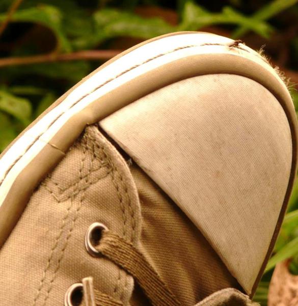 Scarpe: 6 rimedi naturali per eliminare i cattivi odori Eliminare puzza scarpe