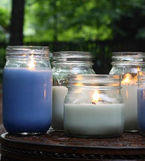 Come realizzare delle candele fai da te che tengono lontane le zanzare -  Ambiente Bio