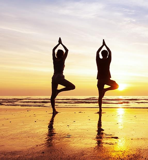 5 Posizioni Yoga Per Caricarvi Di Energia La Mattina Ambiente Bio