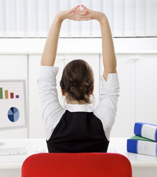 Combattere la sedentarietà in ufficio con dei semplici esercizi