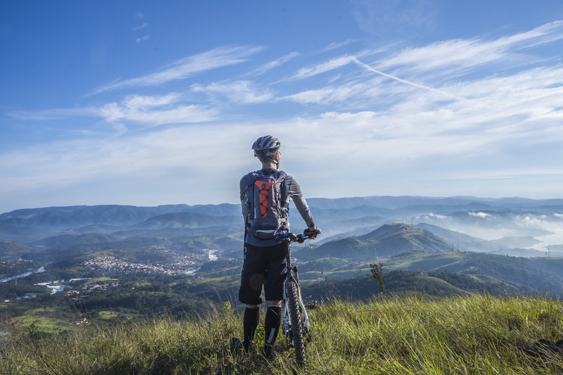 attraversare sulle strisce in bicicletta