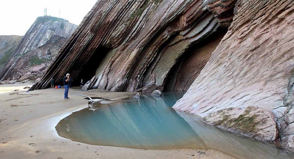 trono di spade spiaggia di roccia del drago