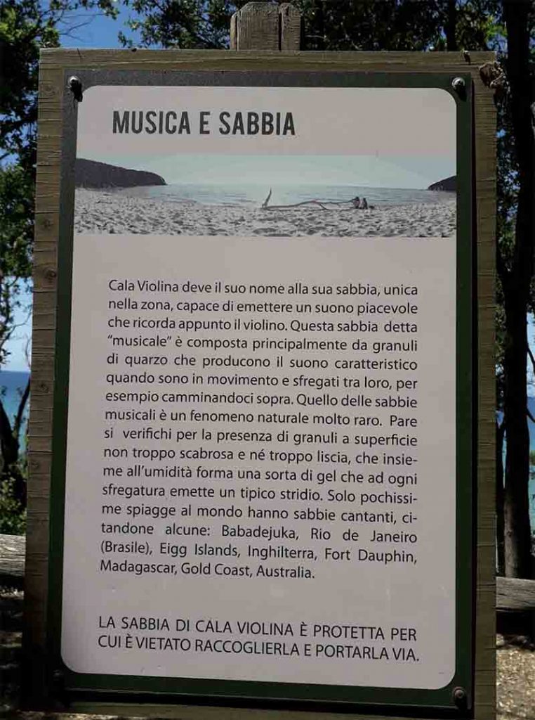 cala violina musica e sabbia