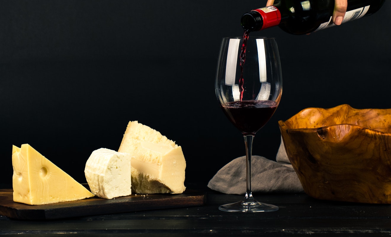 formaggio e vino rosso