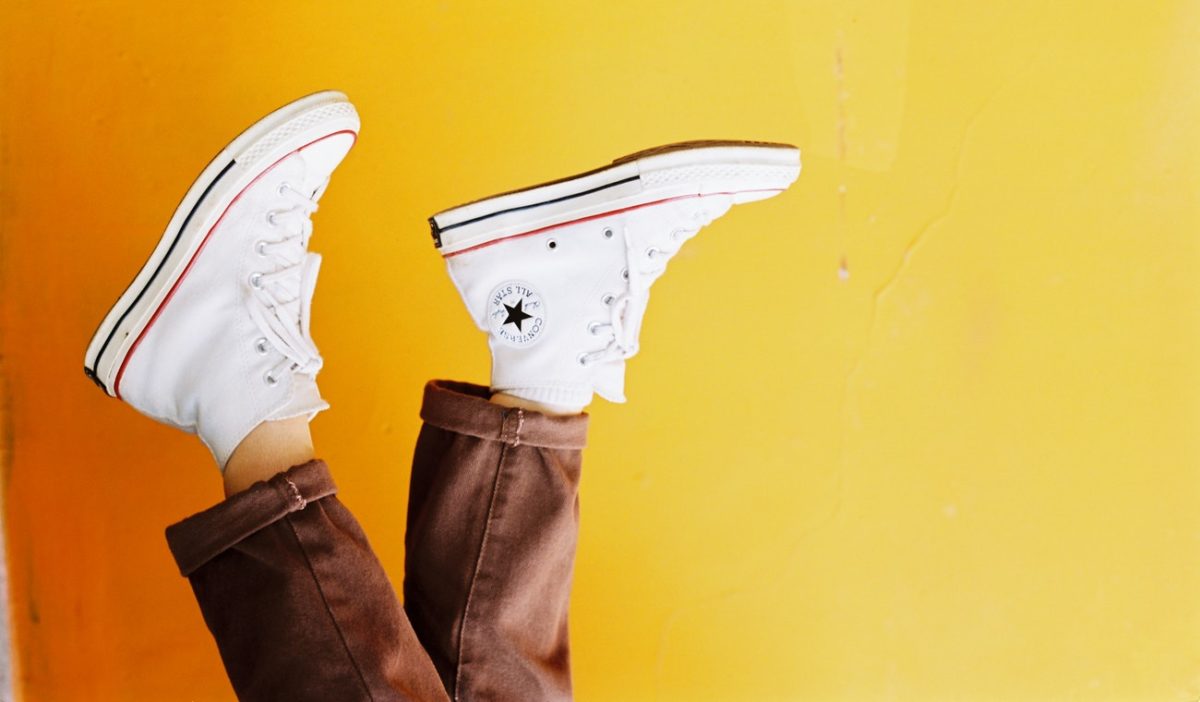 6 trucchi per far sembrare di nuovo nuove le tue scarpe bianche